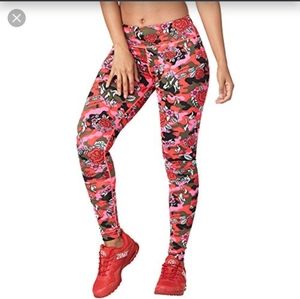 Zumba Revolution Perfect Long Leggings size Large or Small Spicy Pink Camo Roses